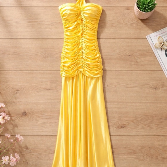 B. Darlin Daffodil Colored Sz 3/4 Ruched Formal Dress - Picture 5 of 6